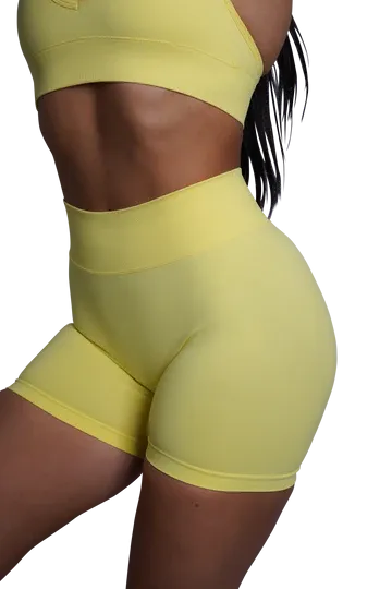 CORE SCRUNCH SHORTS - YELLOW