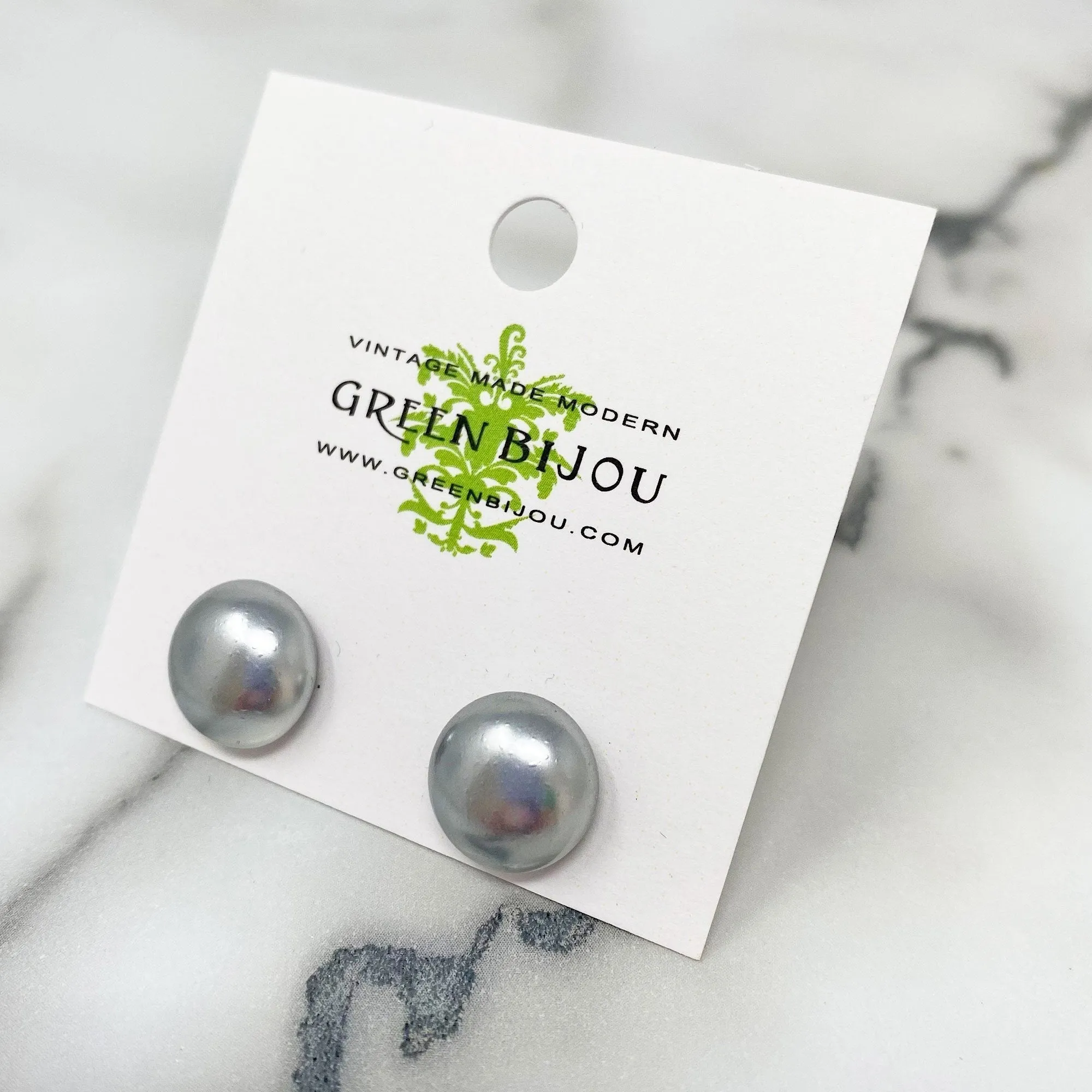 RONA grey pearl studs