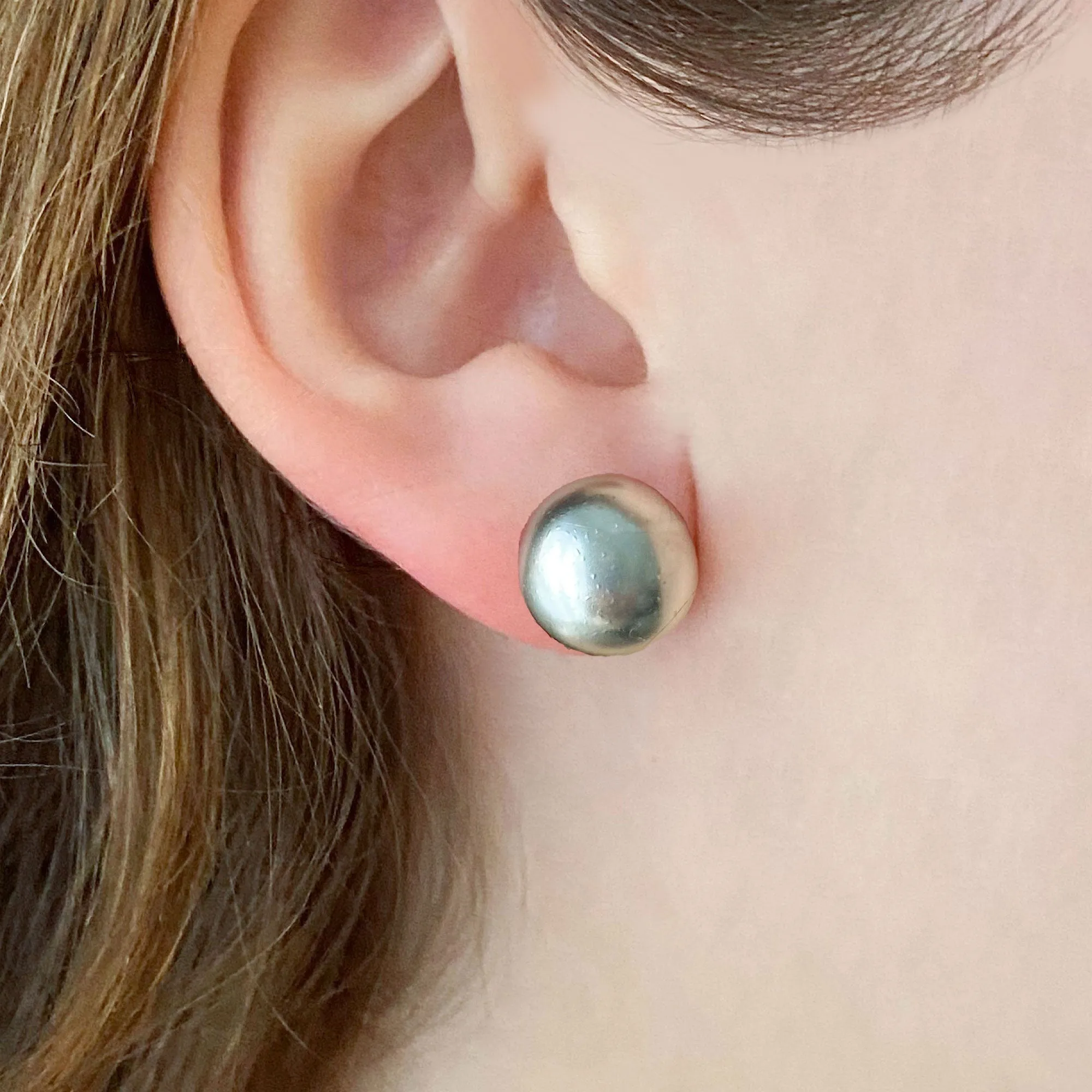 RONA grey pearl studs